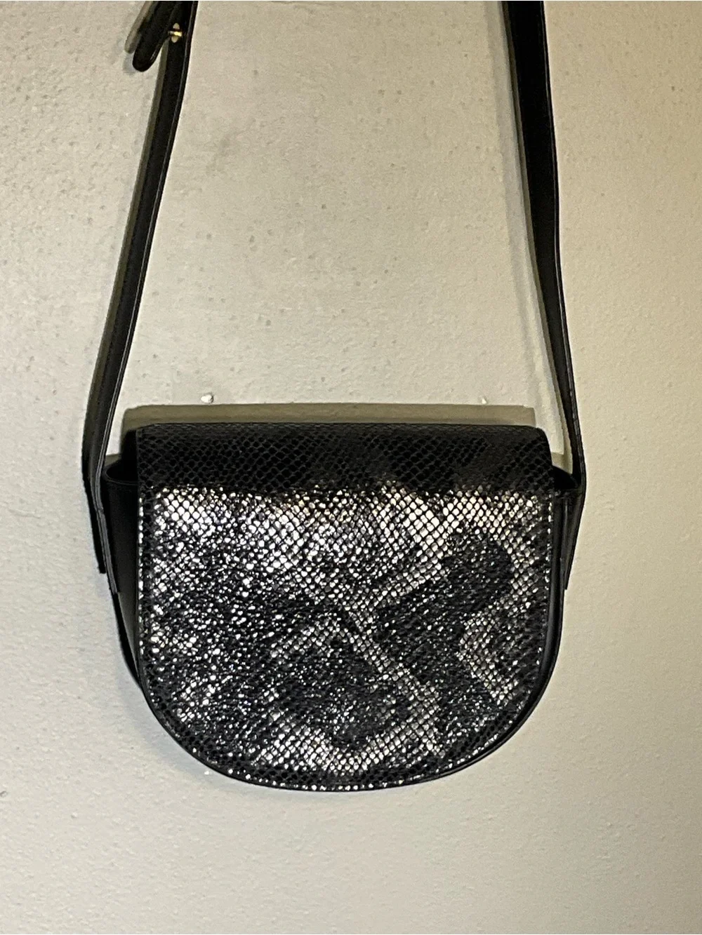Black Italian Leather  Shimmer Crossbody Bag - Sleek Women's Shoulder Purse